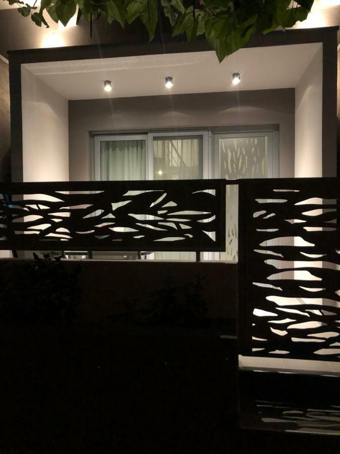 Mr & Mrs K Lofts Potos Exterior foto
