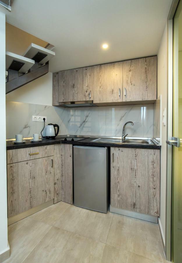 Mr & Mrs K Lofts Potos Exterior foto